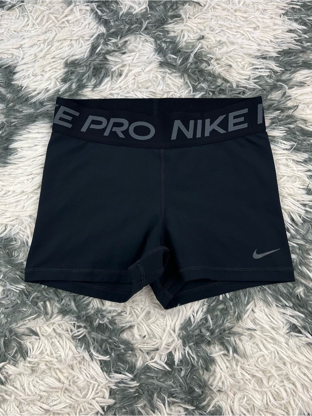 Nike Pro Women’s Black Compression Shorts Size Small CZ9857-014